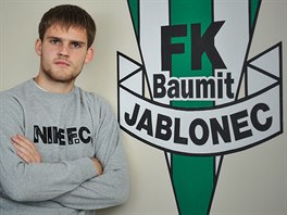 Lotysk fotbalista Valerijs abala po podpisu smlouvy v Jablonci