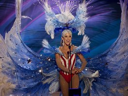 Miss USA Nia Sanchezová v národním kostýmu na Miss Universe (Miami, 21. ledna...