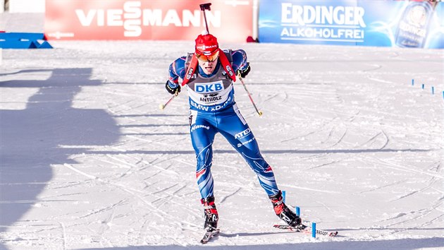 Michal lesingr mak pi sprintu v italsk Anterselv. Nedailo se mu vak na stelnici a skonil v pt destce.