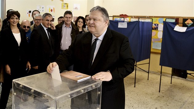 eck ministr zahrani Evangelos Venizelos odvolil (25. ledna 2015).