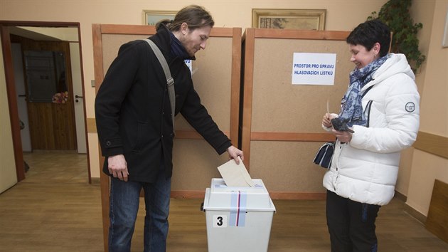 Obyvatelé Zlína hlasovali v referendu o zákazu hazardu (23. ledna 2015).