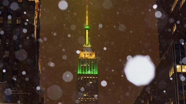 Sněžení  a Empire State Building na Manhattanu. (26. 1. 2015)