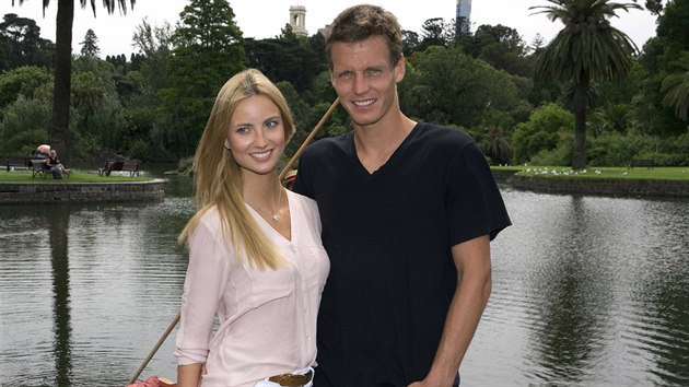 Tom Berdych a Ester Storov v botanick zahrad v Melbourne.