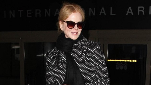 Nicole Kidmanov pi pletu na letit v Los Angeles (20. ledna 2015)