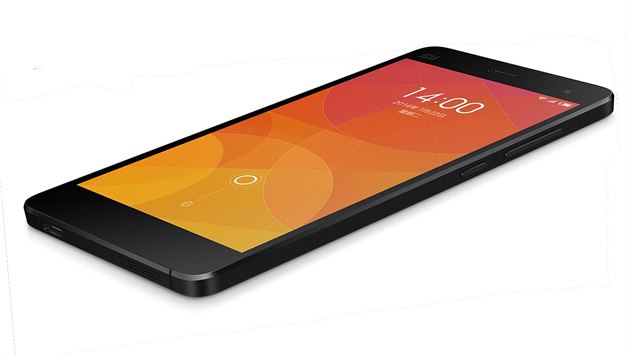 Xiaomi Mi4 v ernm proveden lk vbavou a pedevm cenou