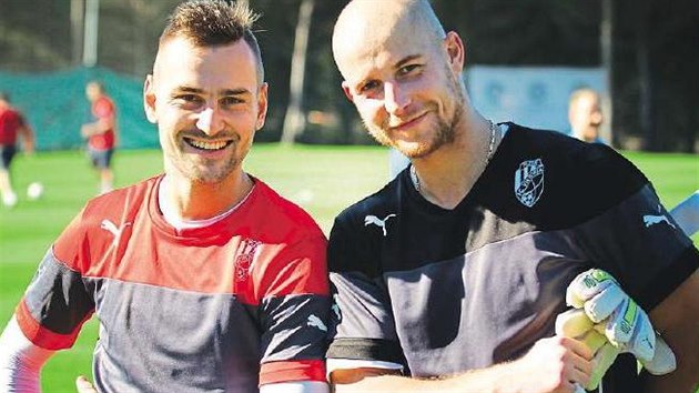 Obrnce Radim eznk (vlevo) a brank Petr Bolek na soustedn fotbalov Viktorie Plze v tureckm Beleku.