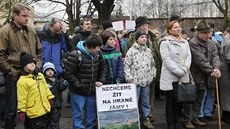 Demonstrace v horním Jietín proti prolomení tebních limit. Protestu se...