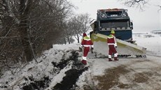 Sypa sjel na Vykovsku do píkopu. Vyproovali ho hasii (29. ledna, 2014).