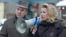 Herečka Eva Vejmělková na demonstraci proti spalovně v Karviné v prosinci 2010....