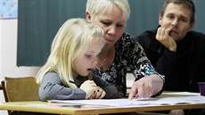 Lenka Kozáková u zápisu do 1. t�ídy pro mimo�ádn� nadané d�ti na Z� Máj II.