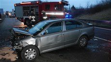 Dopravní nehoda na silnici I/3 u Veselí nad Lu�nicí.