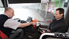 idi autobusu spolenosti Arriva tiskne útenku za jízdné, které éf eské...