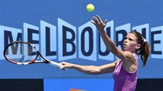 NA SERVISU. Camila Giorgiová ve druhém kole Australian Open.