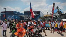 �lenové týmu Barth racing v cíli Rallye Dakar 2015. Michal Burko� je zcla...