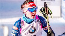 �eská biatlonistka Veronika Vítková (vlevo)  ve stíhacím závod� v Anterselv�.