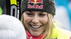 Lindsey Vonnová se usmívá v cílovém prostoru superobího slalomu ve Svatém...
