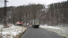 idi kody Felicia dostal s autem na kluzké silnici smyk, pejel do protismru...