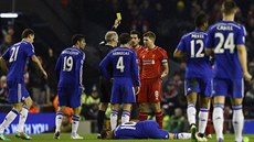 Liverpoolský kapitán Steven Gerrard obdrel v utkání s Chelsea lutou kartu.