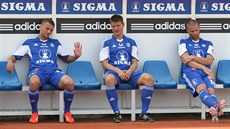 David Bystroň (vpravo) na lavičce fotbalové Olomouce.