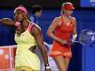 Serena Williamsová (vlevo) a Maria arapovová ve finále Australian Open.