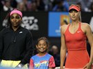 Serena Williamsová (vlevo) a Maria arapovová (vpravo) ped finále na...