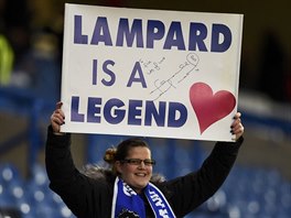 LAMPARD JE LEGENDA. Fanynka Chelsea si pipravila pro Franka Lamparda mil...