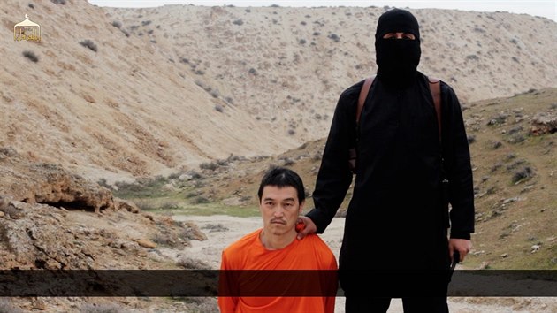 Islámský stát zveřejnil nahrávku vraždy japonského rukojmího Kendžiho Gotoa (31. ledna 2015).