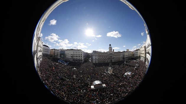 Desetitisce panl demonstrovaly na podporu strany Podemos (Madrid, 31. ledna 2015).