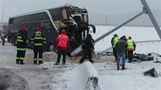 eský autobus havaroval na dálniním sjezdu u obce Spiský tvrtok v okrese...