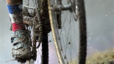 DETAIL. Závodnice se na cyklokrosvém mistrovství sv�ta v Tábo�e musely...