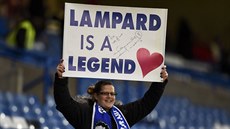 LAMPARD JE LEGENDA. Fanynka Chelsea si pipravila pro Franka Lamparda milý...