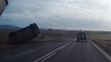 Nehoda u obce Horní Lukavice, po níž viník ujel. (30. ledna 2015)