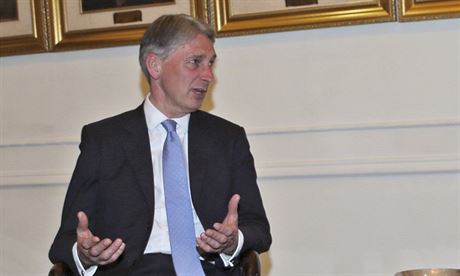 Britský ministr zahranií Phillip Hammond na jednání v Indonésii (4. února...
