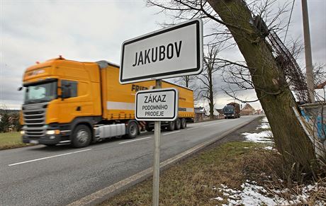 V Martínkov a Jakubov na Tebísku mají od podomního prodeje odradit cedule...