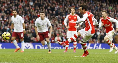Santi Cazorla z Arsenalu pekonv glmana Aston Villy z penalty.