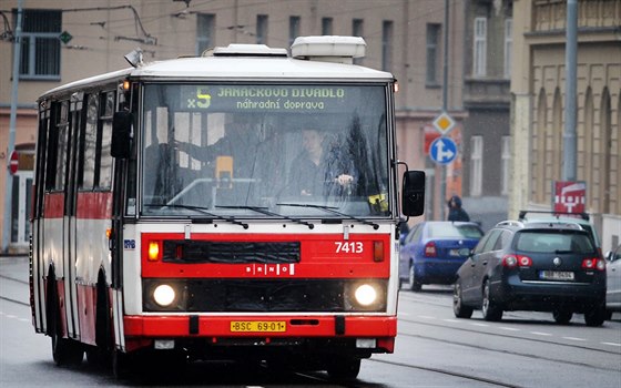 V Brn dojezdí legendární karosy, nahradí je moderní autobusy na plyn.