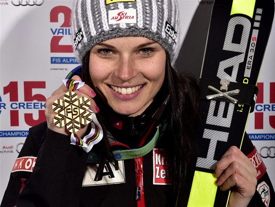 ZLATÁ VLOKA. Rakuanka Anna Fenningerová vyhrála super-G na MS alpských lya...