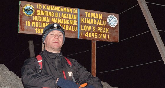 I sem ho dovedl travelhacking. Petr Novák na hoře Kota Kinabalu na Borneu ve...
