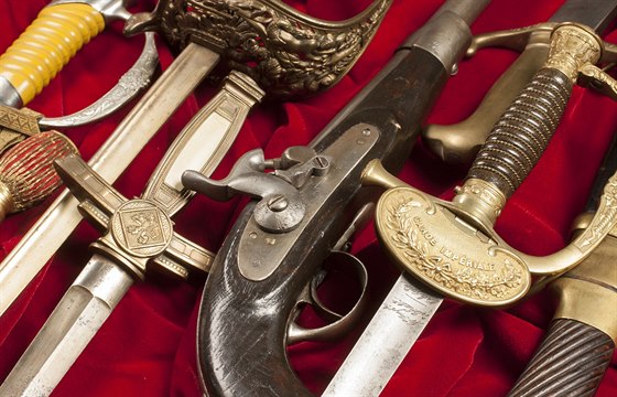Kolekce historických zbraní v denní aukci Dorothea