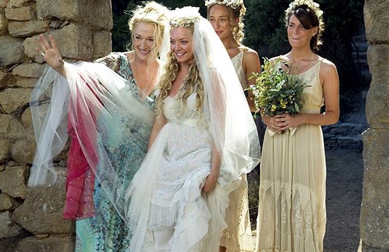Meryl Streepová a Amanda Seyfriedová ve filmu Mamma Mia!