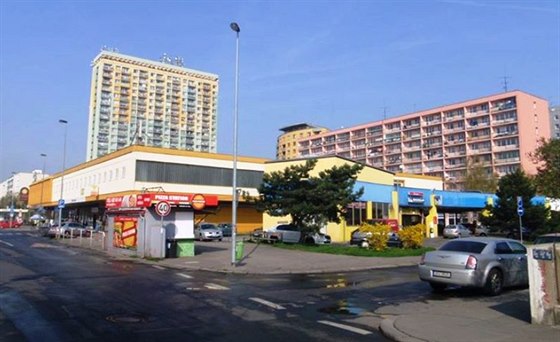 Obchodní dům v Záběhlicích se má směrem do ulice Ostružinová (na snímku)...