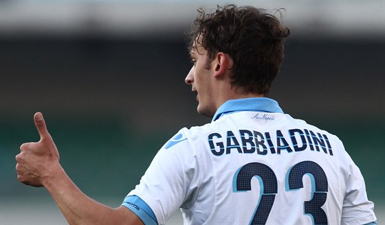 Neapolský fotbalista Manolo Gabbiadini slaví svj gól v zápase s Chievem.