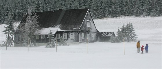 Mrazivý den v osad� Jizerka na Jablonecku.