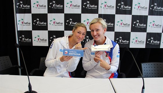 NEROZLUNÁ DVOJKA. Neuplyne moc dn, kdy by Denisa Allertová (vlevo) a Tereza Smitková nebyly v kontaktu. Jsou dobré kamarádky - a nyní se potkaly i ve fedcupovém týmu.