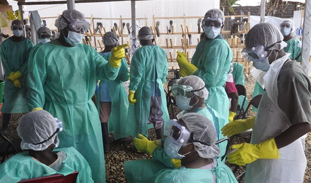 „Ebolu si vymysleli běloši.“  V konžské válce s epidemií se otevřela druhá fronta