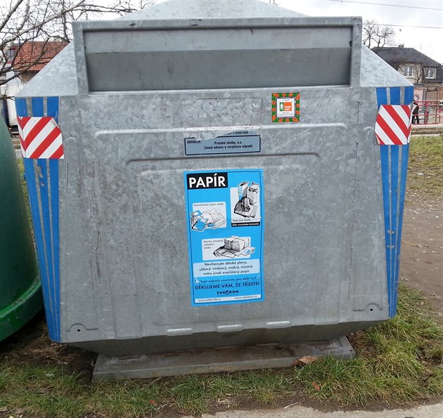 Kontejner na papír vysypali do lisu i se spícím bezdomovcem. Zachránil se křikem