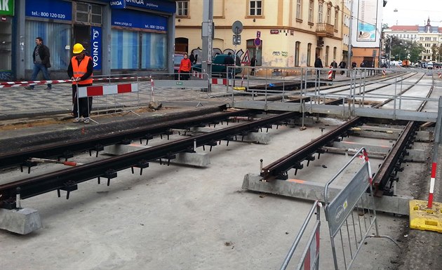 Po loské rekonstrukci tramvajové trati ve tefánikov ulici letos eká oprava...