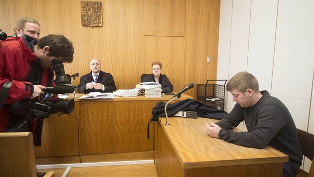 Petr Pláek u uherskohradiského soudu.