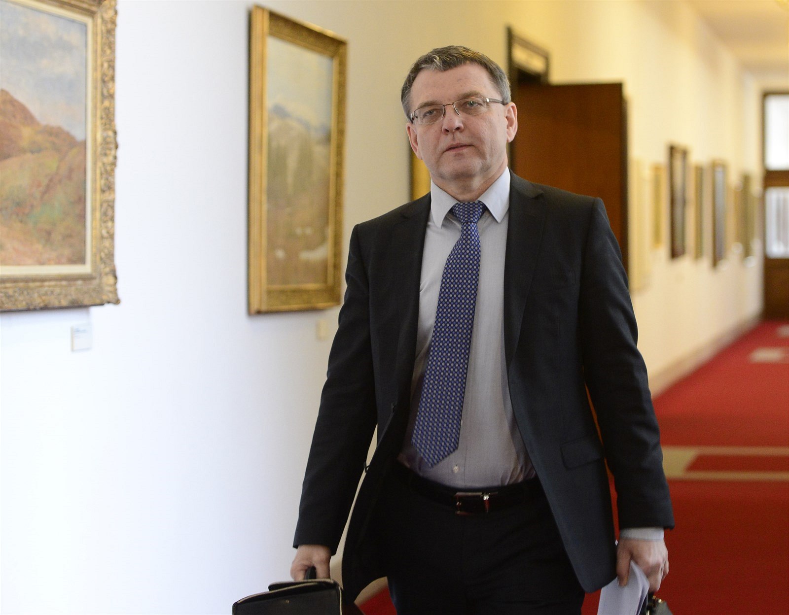Ministr zahrani�ních v�cí Lubomír Zaorálek p�ichází na sch�zi vlády 4. února v...