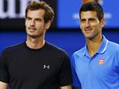 NAPED ÚSMVY, POTOM BOJ. Andy Murray (vlevo) a Novak Djokovi tsn ped...